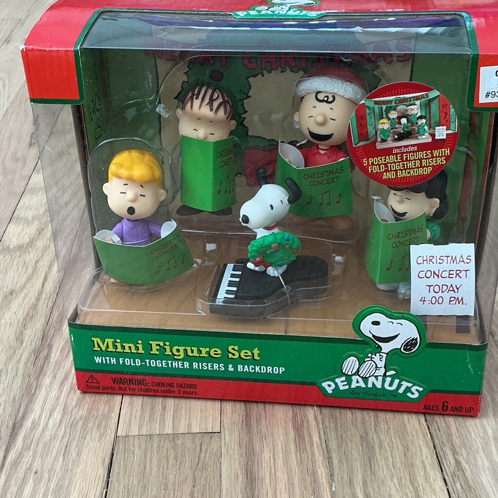 Peanuts Christmas Concert Mini Figure Set - Green and Red